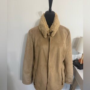 Liz Claiborne Camel Faux Fur 🧥